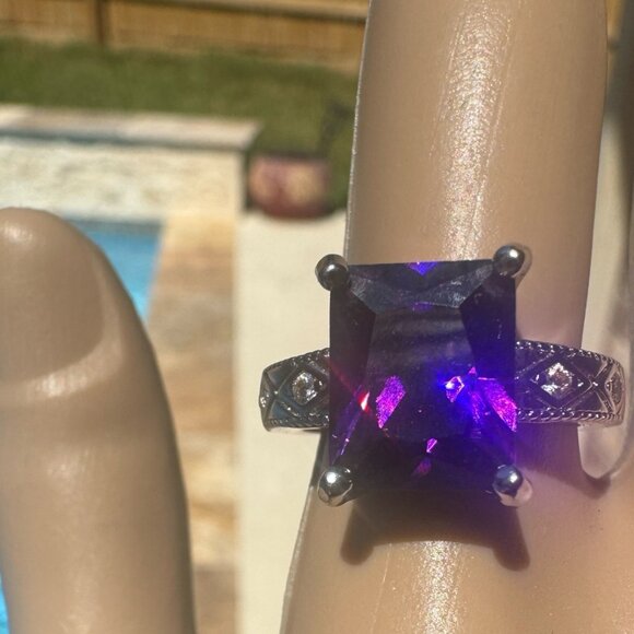 Vintage-Inspired Sterling Silver Ring With Amethyst Gemstone & Intricate Band 7 - Picture 6 of 10